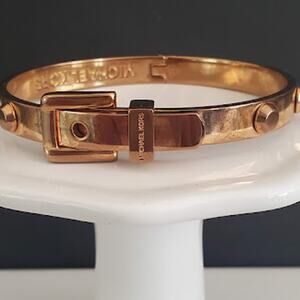 Michael Kors Astor Hinged Buckle Bangle Hinged‎ Bracelet Rose Gold Adjustable